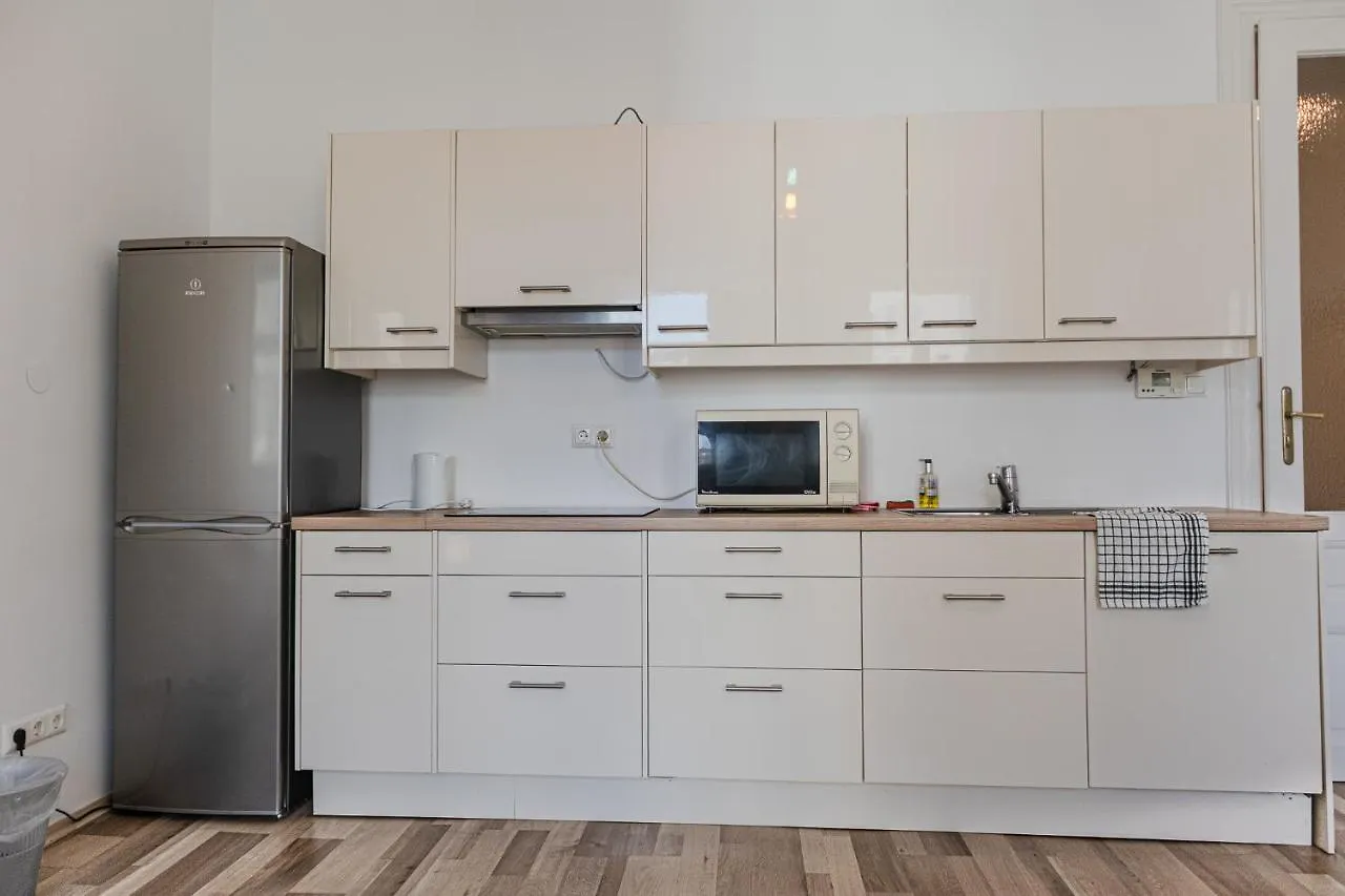 Bright & Stylish, 2 Neighboring Apartments - 4Brs Viena
