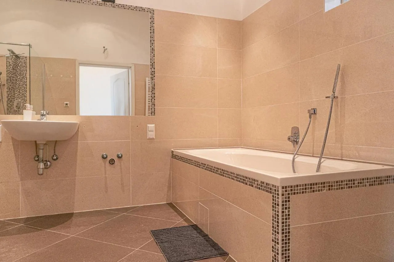 Bright & Stylish, 2 Neighboring Apartments - 4Brs Viena