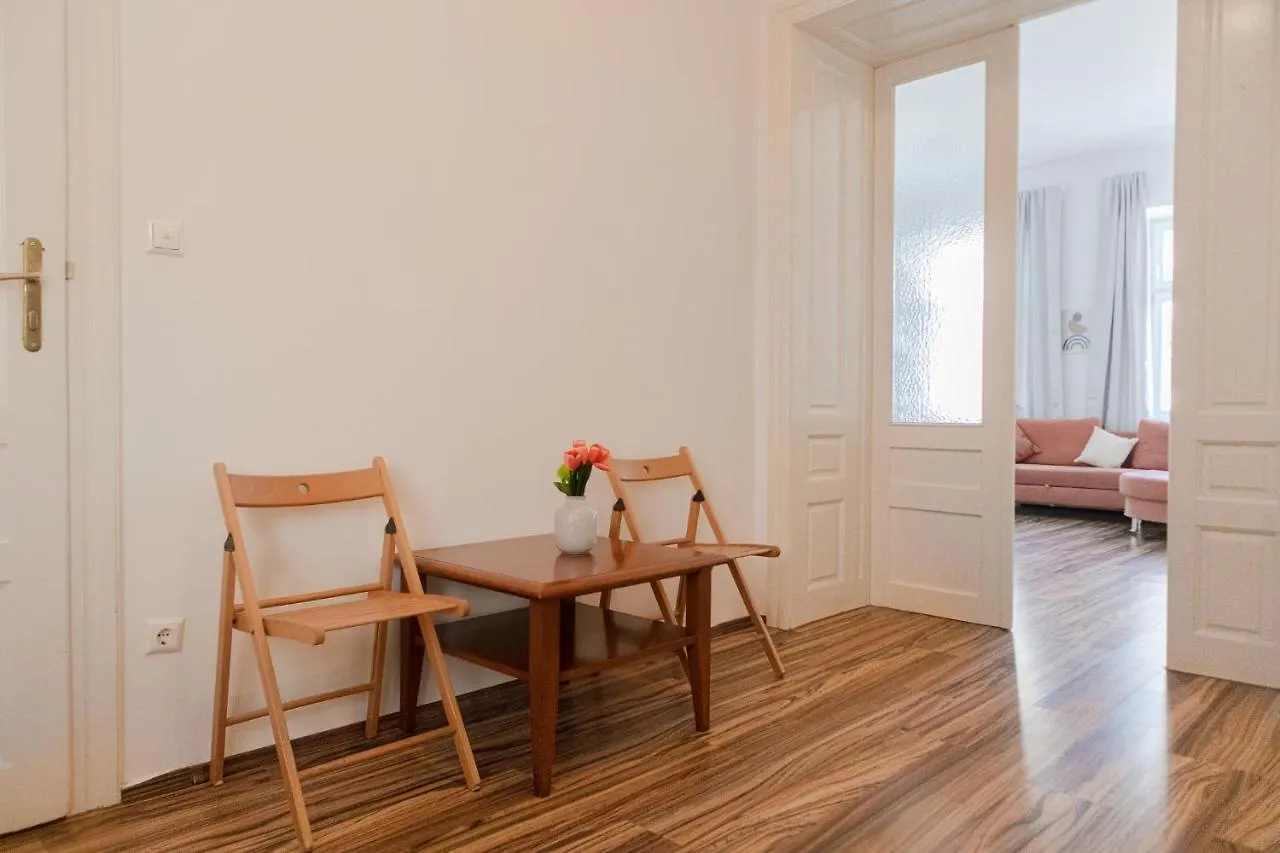 Bright & Stylish, 2 Neighboring Apartments - 4Brs Viena Austria