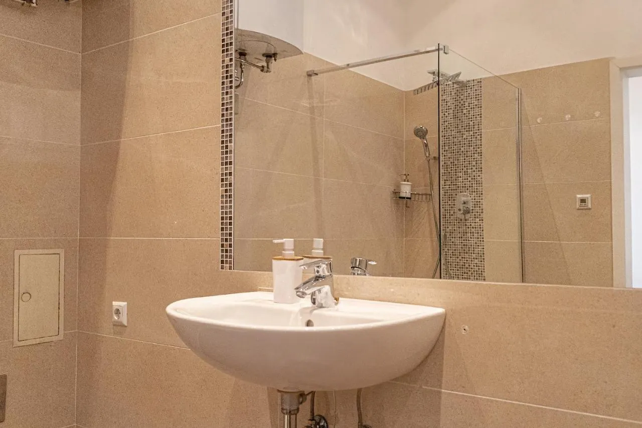 Bright & Stylish, 2 Neighboring Apartments - 4Brs Viena