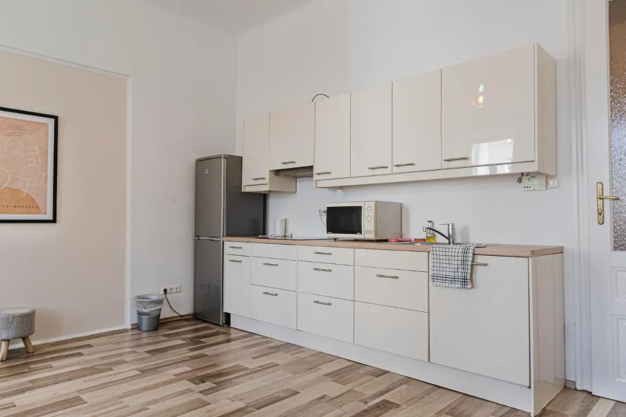 Bright & Stylish, 2 Neighboring Apartments - 4Brs Vídeň