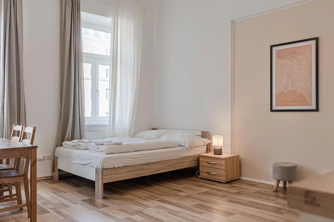 Bright & Stylish, 2 Neighboring Apartments - 4Brs Vídeň 0*,  Rakousko