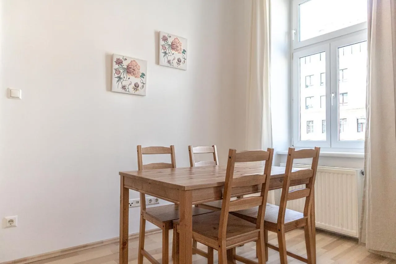 Bright & Stylish, 2 Neighboring Apartments - 4Brs Vídeň