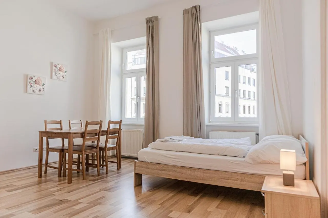 וינה Bright & Stylish, 2 Neighboring Apartments - 4Brs 0*,