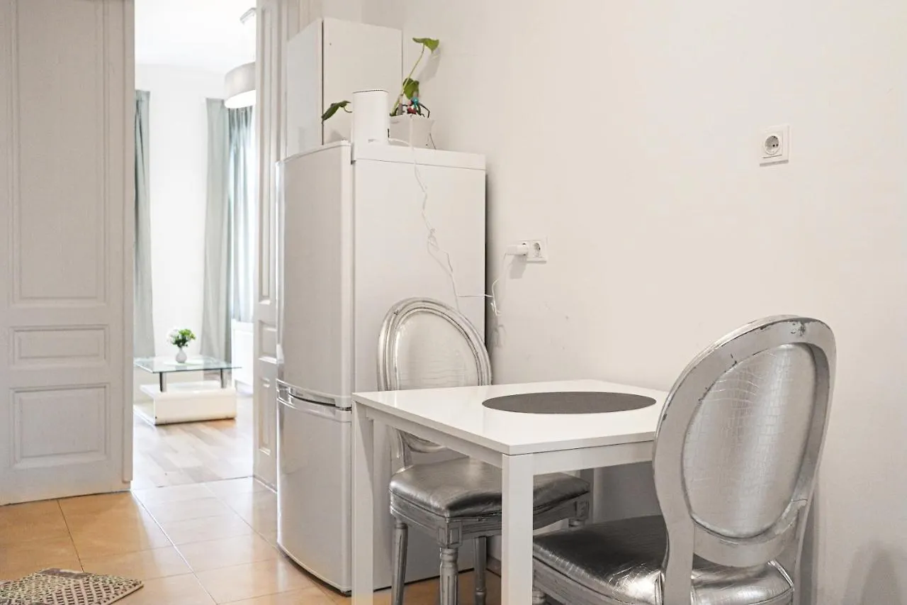 וינה Bright & Stylish, 2 Neighboring Apartments - 4Brs 0*,